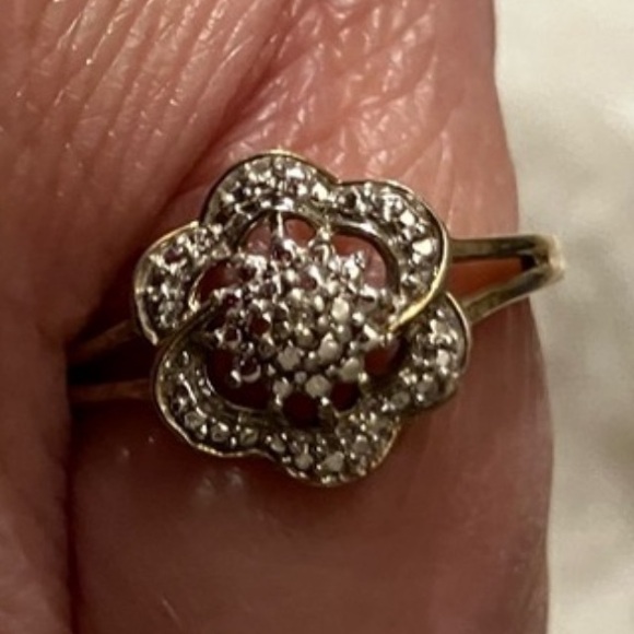 Jewelry - Diamond Flower Ring